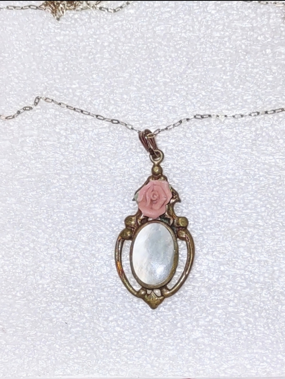 Antique Gold Pendant Krementz Gold Chain Mother-of-pearl & Porcelain Rose